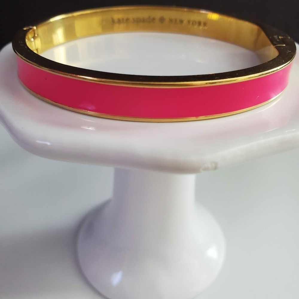 Kate Spade New York Tickled Pink Enamel Bangle Hinge Bracelet Gold Tone 6.5"